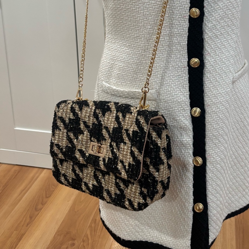 Urban Expressions Black and Tan Crossbody Bag